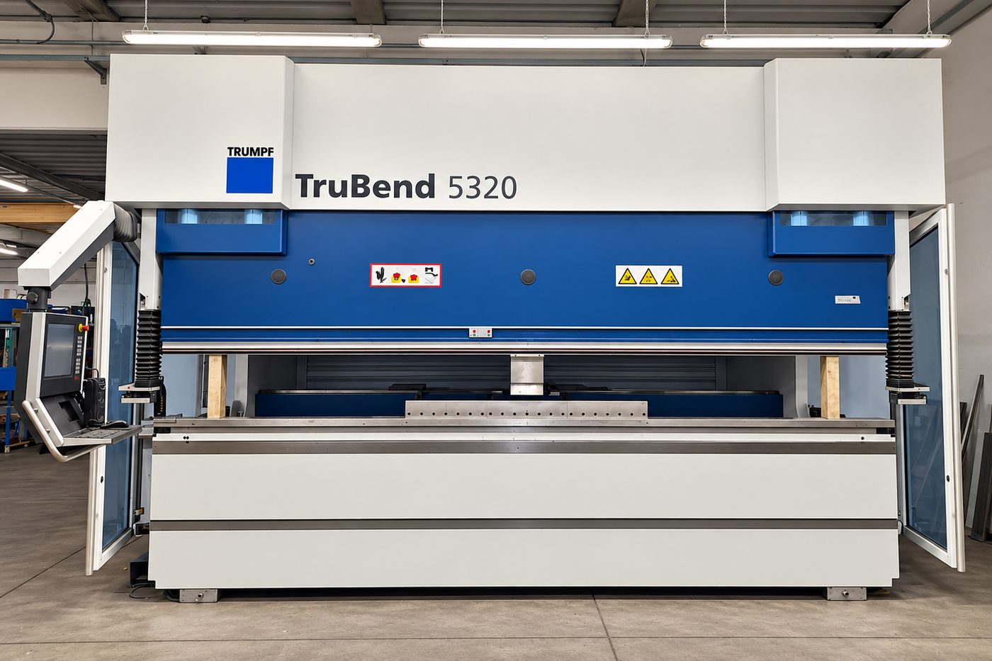 Pressa piegatrice TRUMPF TruBend 5320 nell'officina di Meccanica 2000